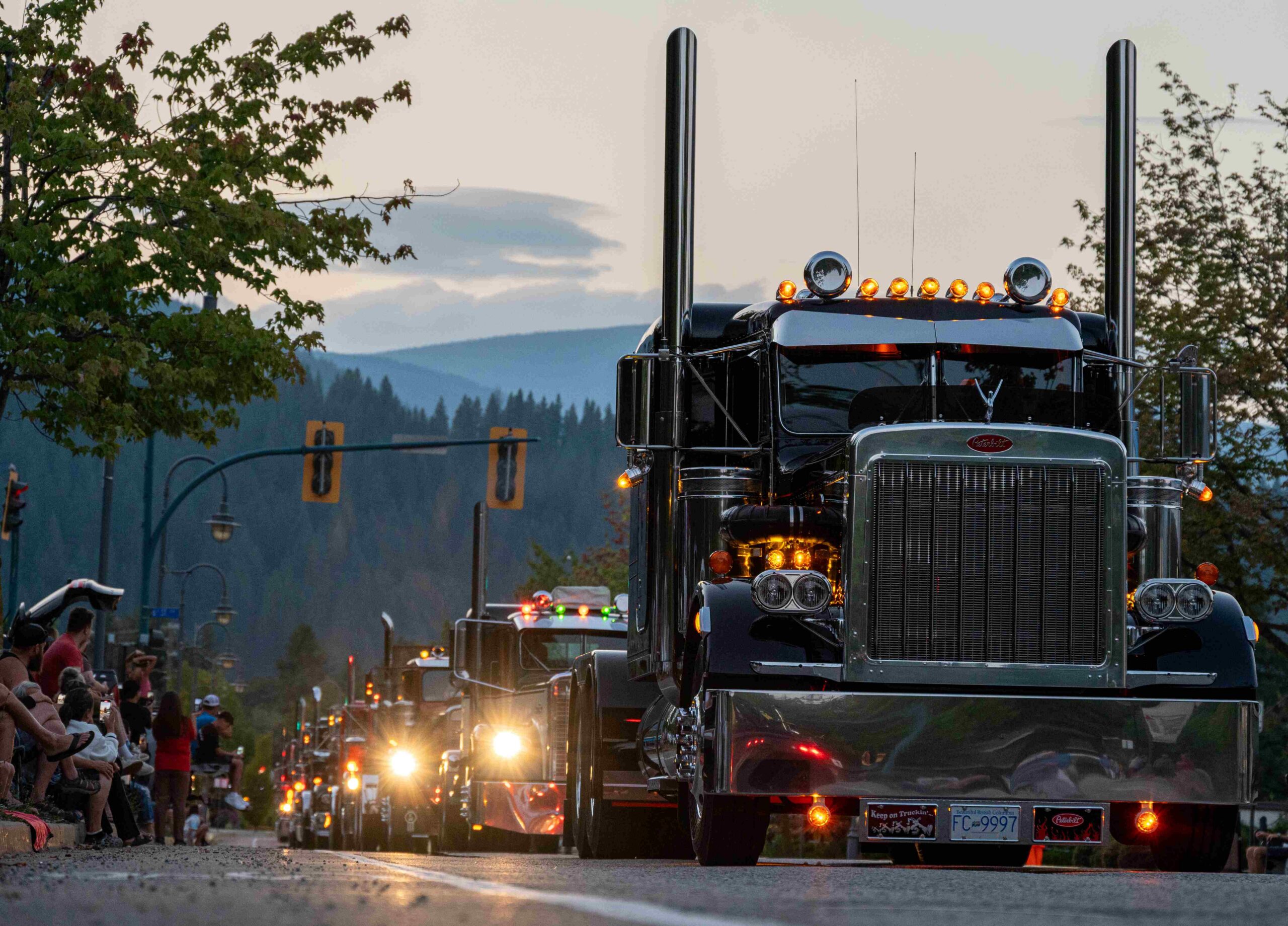 Kootenay Big Rig Show – Evening Cruise Through Downtown